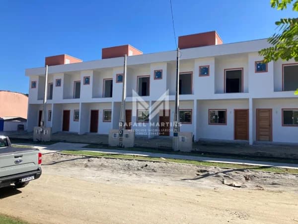 Sobrado à venda no bairro Massaguaçu em Caraguatatuba/SP