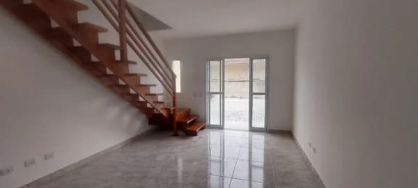 Sobrado à venda no bairro Massaguaçu em Caraguatatuba/SP