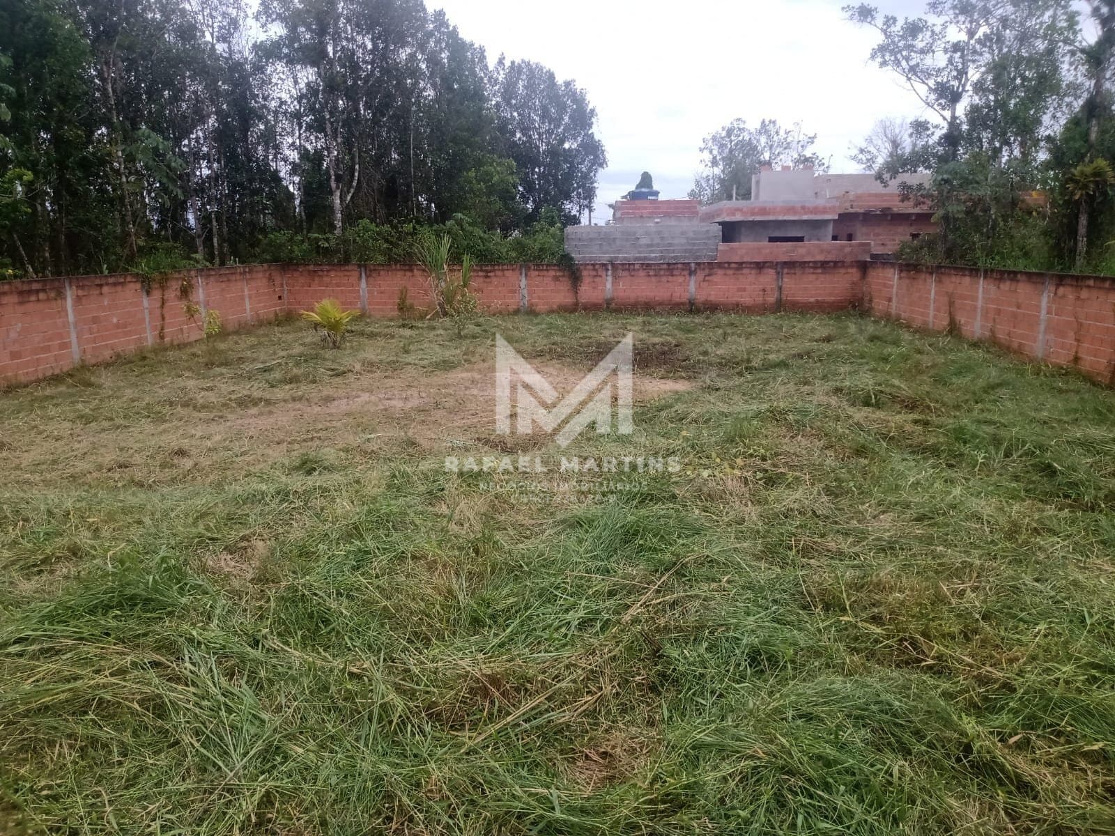 Terreno à venda no bairro Golfinho em Caraguatatuba/SP