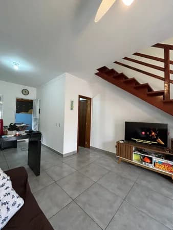 Sobrado à venda no bairro Jardim Santa Rosa em Caraguatatuba/SP