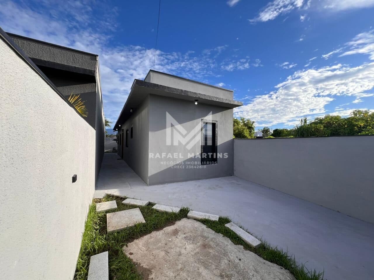 🏡 CASA COM 2 SUÍTES + TERRAÇO – GOLFINHO