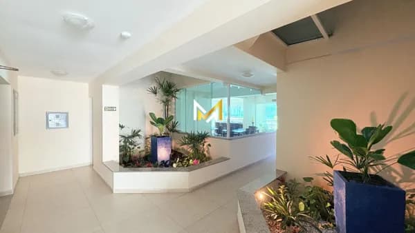 🌊✨ Apartamento pé na areia na Praia do Indaiá – vista incrível e alto padrão!
