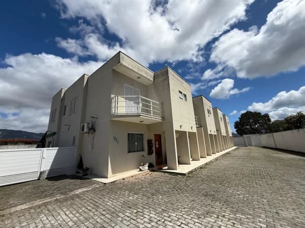 Sobrado à venda no bairro Porto Novo em Caraguatatuba/SP