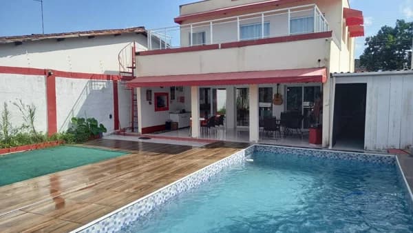 Sobrado à venda no bairro Jardim Britânia em Caraguatatuba/SP
