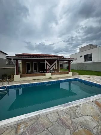 Casa ampla com piscina + edícula esperando você!🚀