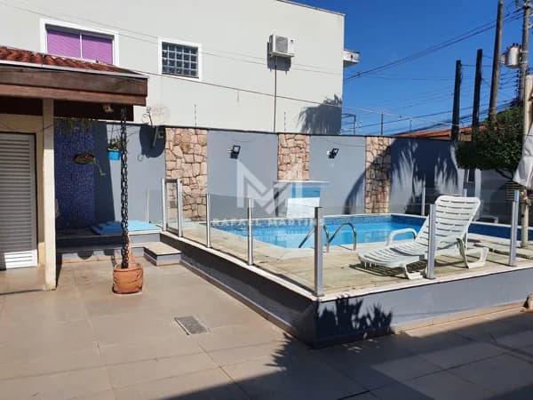 🏡 Sobrado à Venda – Martin de Sá