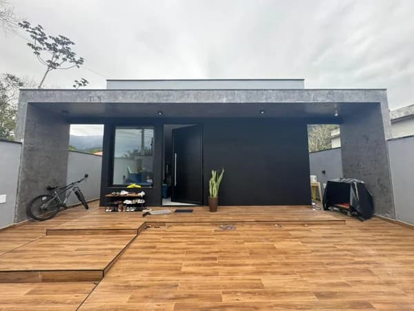 Casa à venda no bairro Massaguaçu em Caraguatatuba/SP