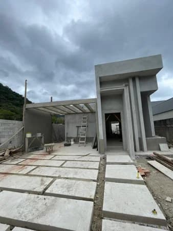Casa à venda no bairro Massaguaçu em Caraguatatuba/SP