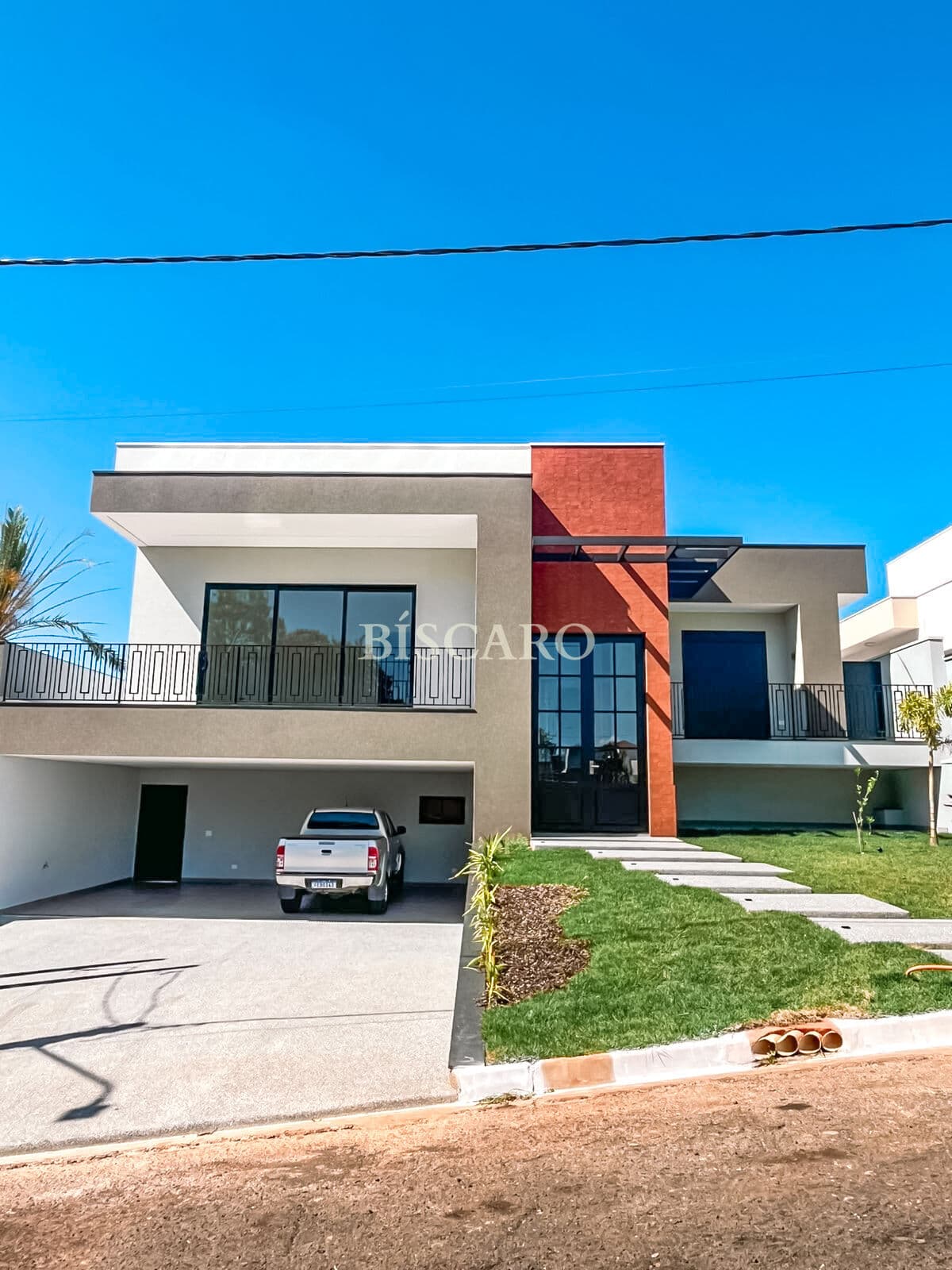 Casa de Alto Padrão com 4 Suítes e Piscina – Condomínio em Boituva/SP