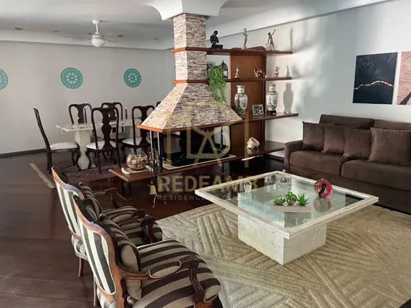 Casa Alto Padrão Térrea com 4 Suítes, Piscina e 30m de Frente em 2 Lotes!