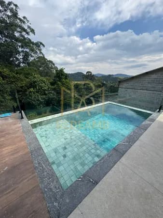 Casa Alto Padrão 3 dormitórios todos sendo suítes casa nova