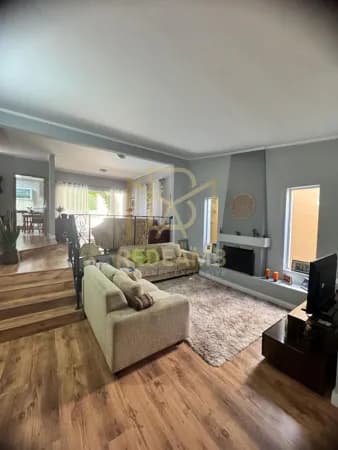 Casa Alto Padrão com 200m², 04 dormitórios sendo 02 suítes no Residencial 9 em Alphaville - Santana de Parnaíba-SP