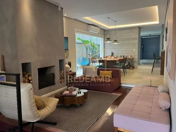Casa Alto Padrão com 350m², 03 dormitórios, sendo 01 suíte - Condomínio Residencial 4 - Alphaville - Santana de Parnaíba/SP