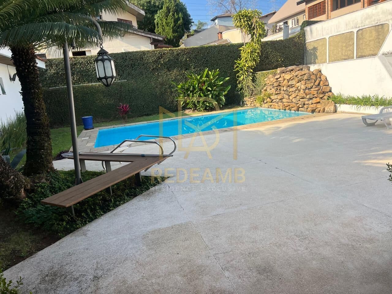 Casa Alto Padrão Térrea Imponente com 4 Suítes, Piscina e 30m de Frente em 2 Lotes!