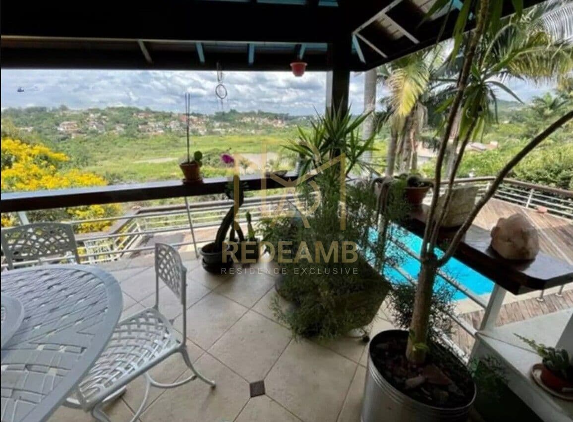 Casa Alto Padrão, com 395 m², 03 suítes, 06 banheiros, na Granja Viana - Carapicuíba-SP