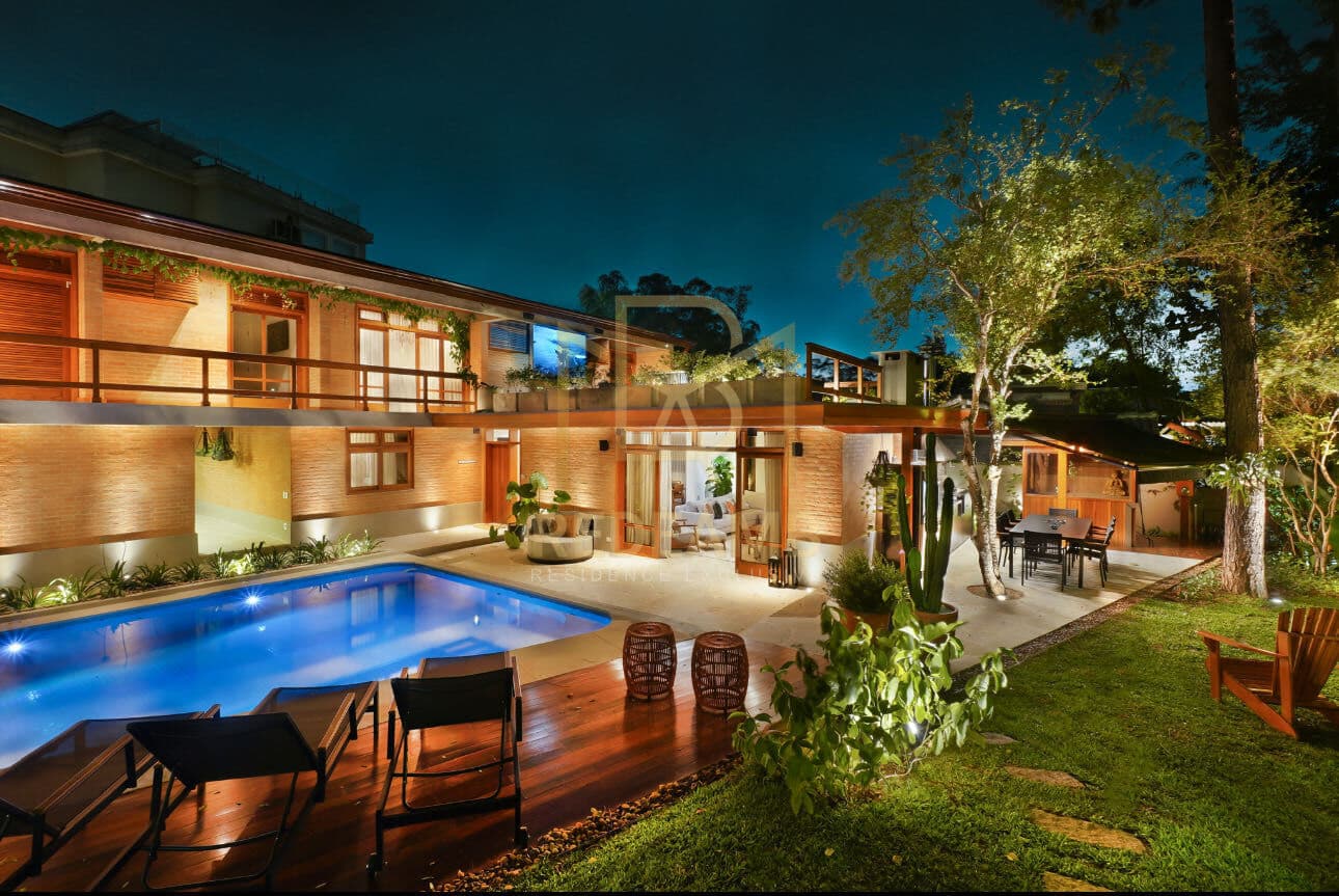 Casa Alto Padrão À Venda Conforto e Estilo em 695m² – Casa com 5 Quartos, 6 Banheiros e Lazer Completo