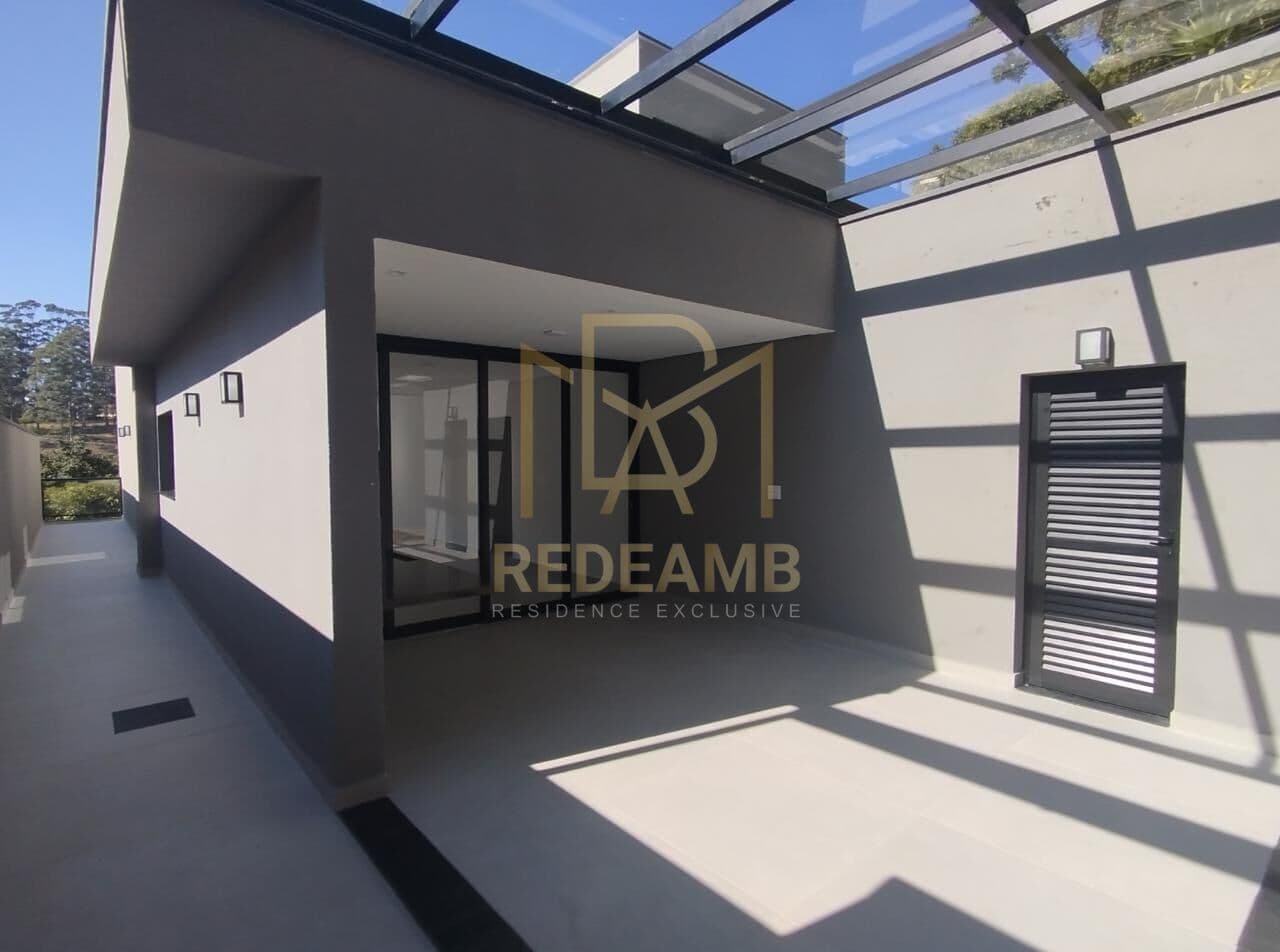 Casa Alto Padrão à venda com 180m², 04 dormitórios sendo 02 suítes no Condomínio Morada da Aldeia - Santana de Parnaíba-SP