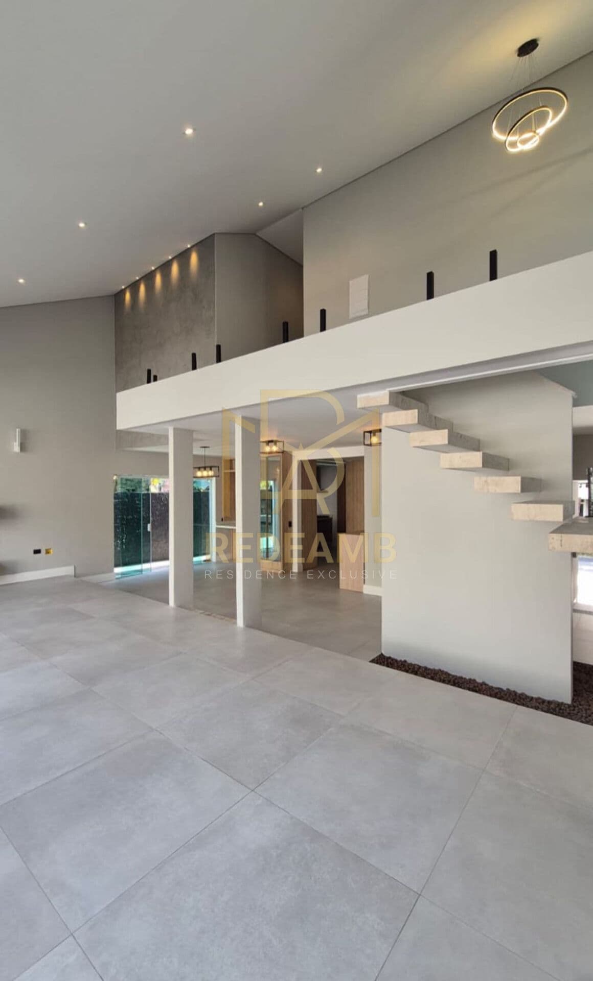 Linda Casa a Venda com 3 Suítes no Condomínio Residencial 4 em Alphaville - Santana de. Parnaíba