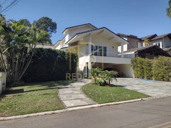 Casa à Venda no Residencial 12 com 4 Suítes em Santana de Parnaíba/SP