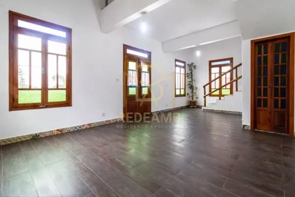 Casa a Venda no Condomínio Valville I com 3 Suítes em Alphaville/Santana De Parnaíba