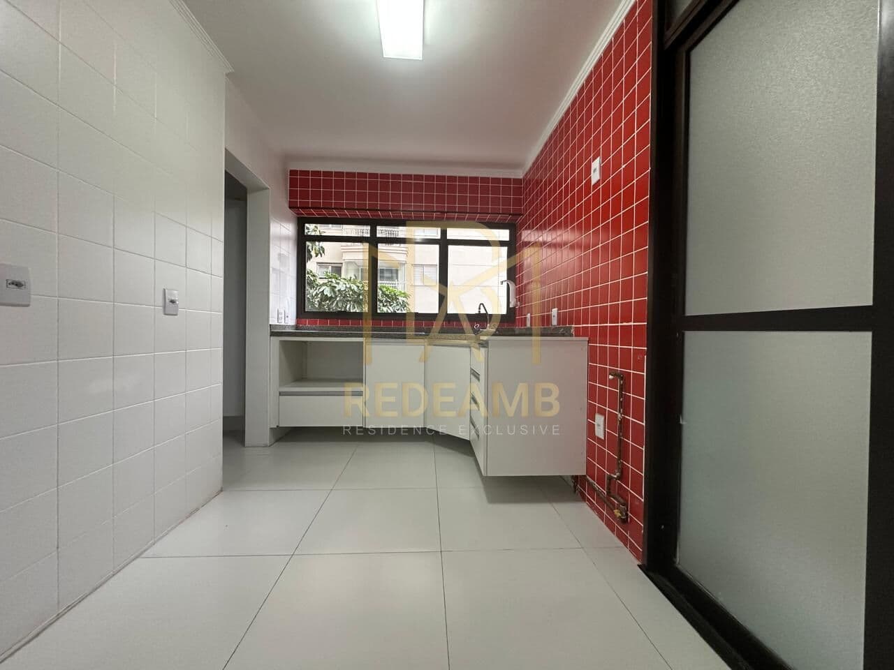 Apartamento Recém Reformado com 90m² no Condomínio Village em Alphaville/SP