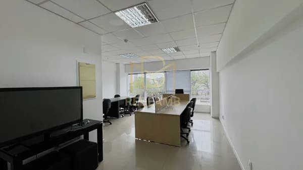 Sala Comercial Mobiliada para Locação de 42m2 no Condomínio Brascan em Alphaville