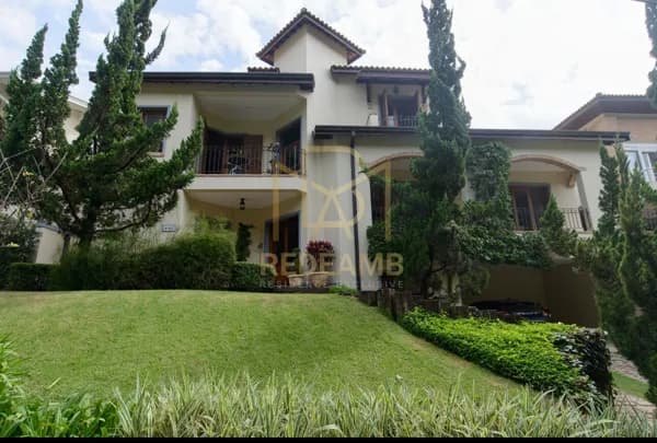 Casa Alto Padrão em Estilo Toscano na rua mais privilegiada do condomínio