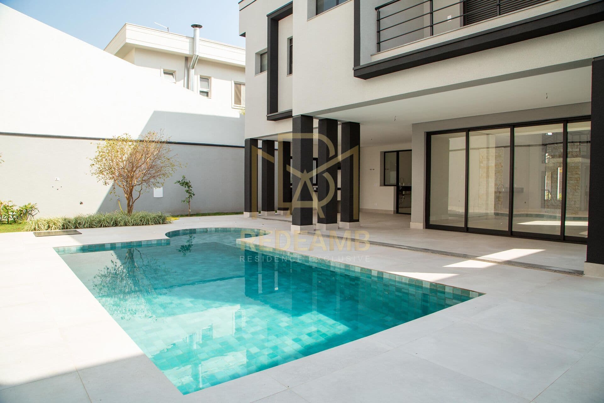 Casa de Luxo a Venda com 5 Suítes e 525m2 no Condomínio Gênesis 1 – Alphaville