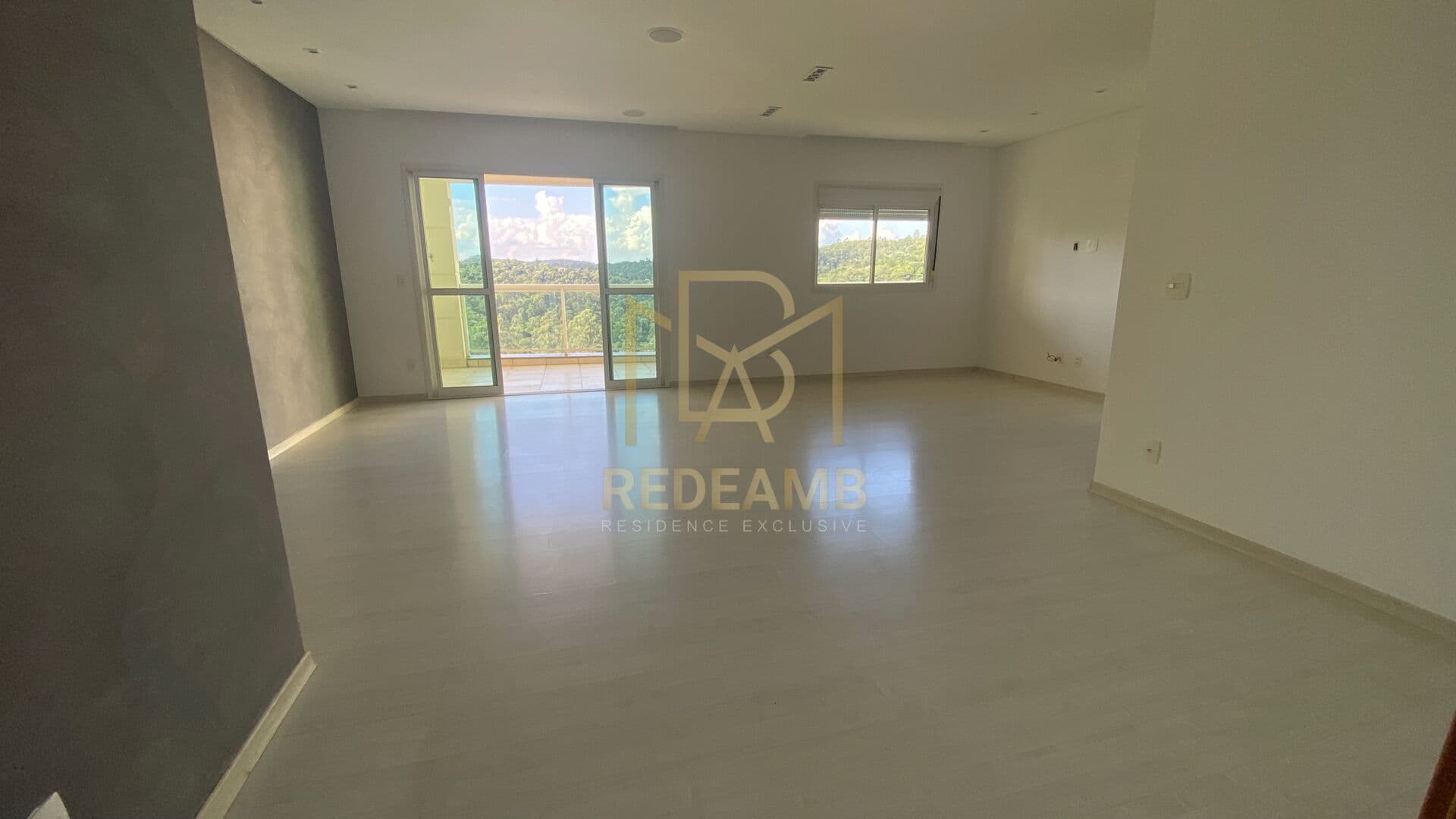 Apartamento para alugar com 133m² e 03 dormitórios, sendo 01 suite - Condomínio Resort Tamboré - Santana de Parnaíba/SP