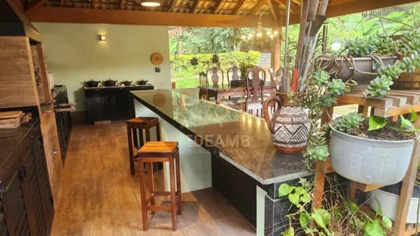 Casa de Alto Padrão a Venda no Tamboré 01 com 5 Suítes e Piscina