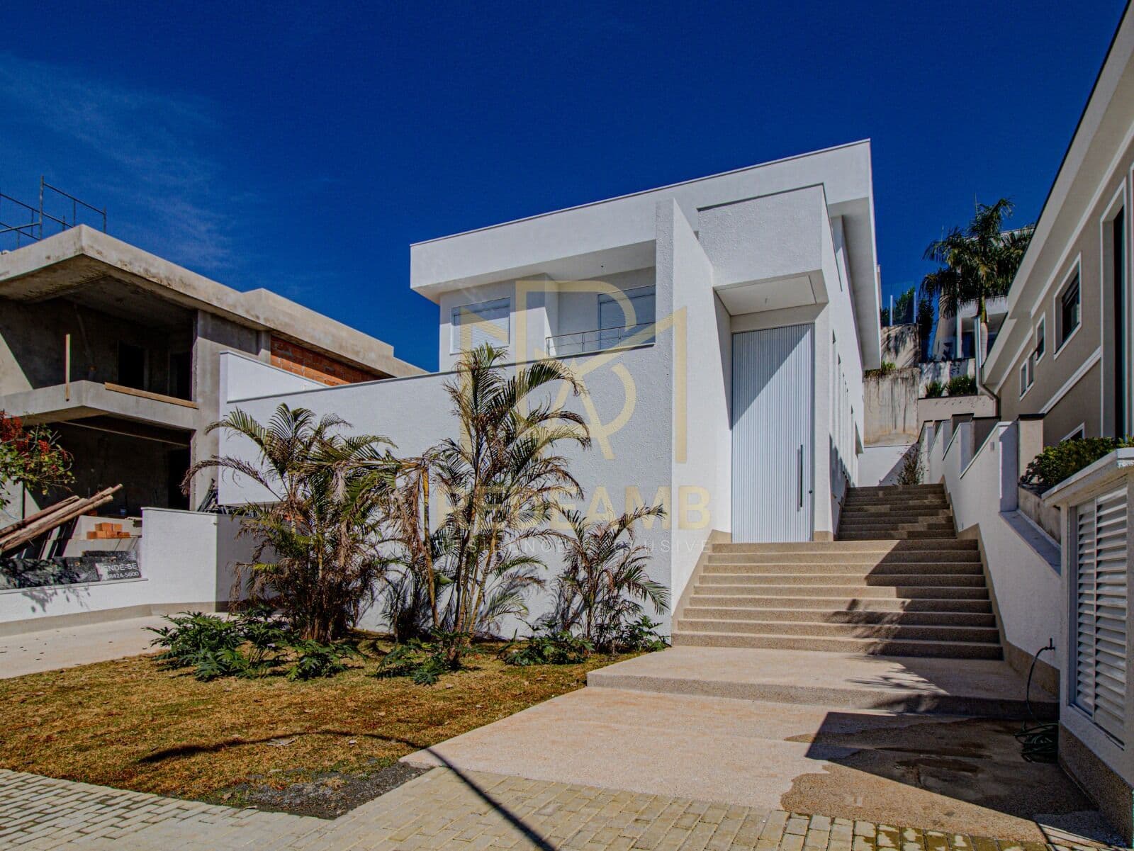 Luxuosa Casa de Alto Padrão a Venda no Burle Marx em Santana de Parnaíba com 4 Suítes e 365m²