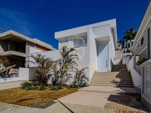 Luxuosa Casa de Alto Padrão a Venda no Burle Marx em Santana de Parnaíba com 4 Suítes e 365m²