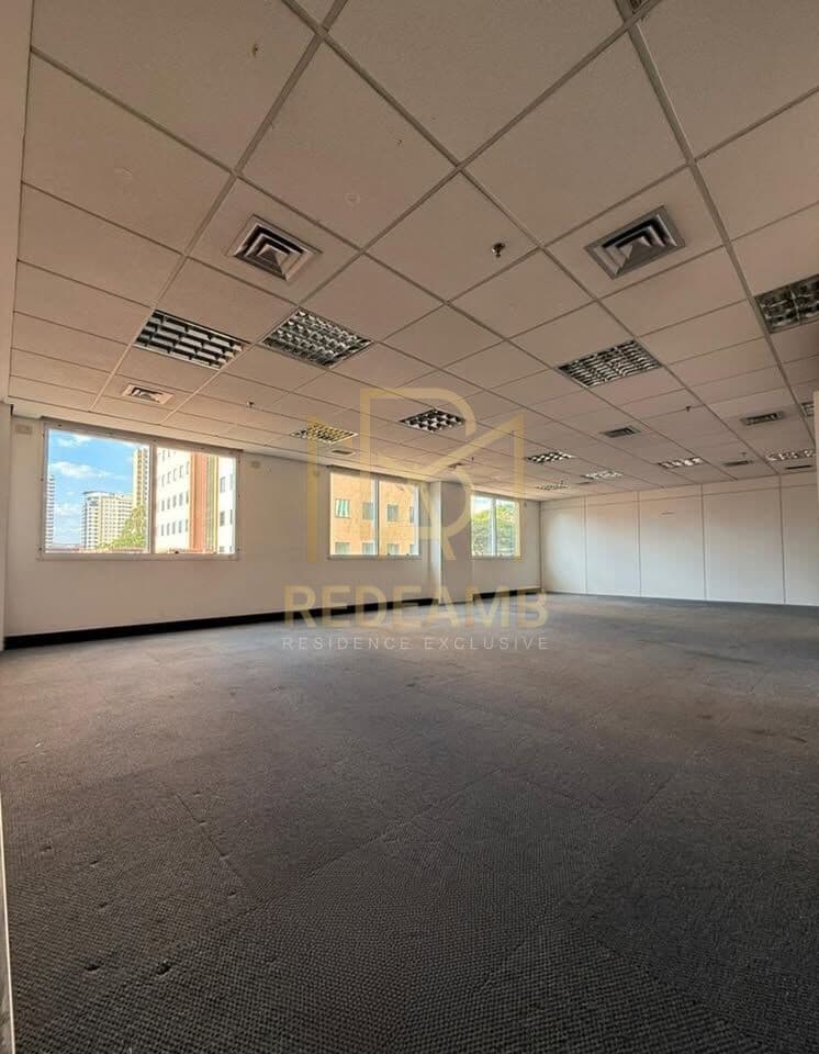 Sala Comercial com 110m², pronta para uso/adaptação - Edifício Confort - Alphaville - Barueri/SP