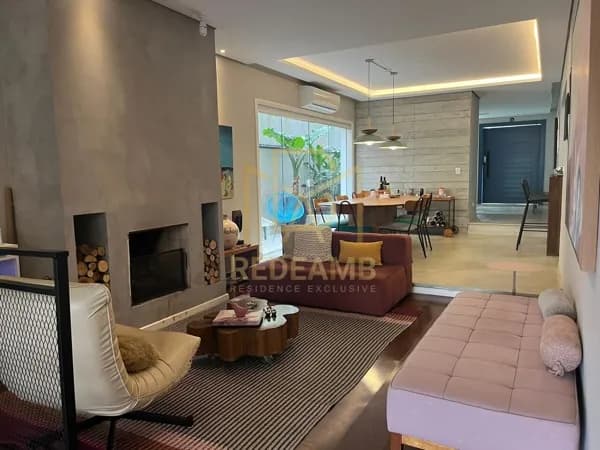Casa Alto Padrão com 350m², 03 dormitórios, sendo 01 suíte - Condomínio Residencial 4 - Alphaville - Santana de Parnaíba/SP