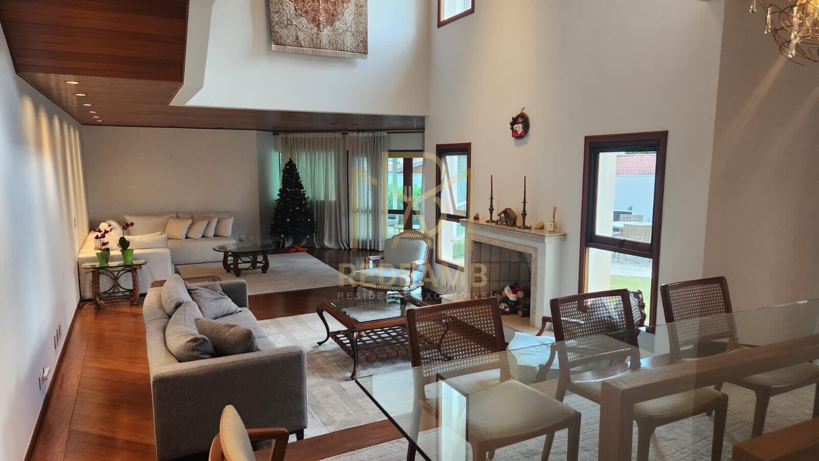 Casa Alto Padrão a Venda com 400m2 e 4 dormitórios no Residencial 9 em Alphaville, Santana de Parnaíba/SP