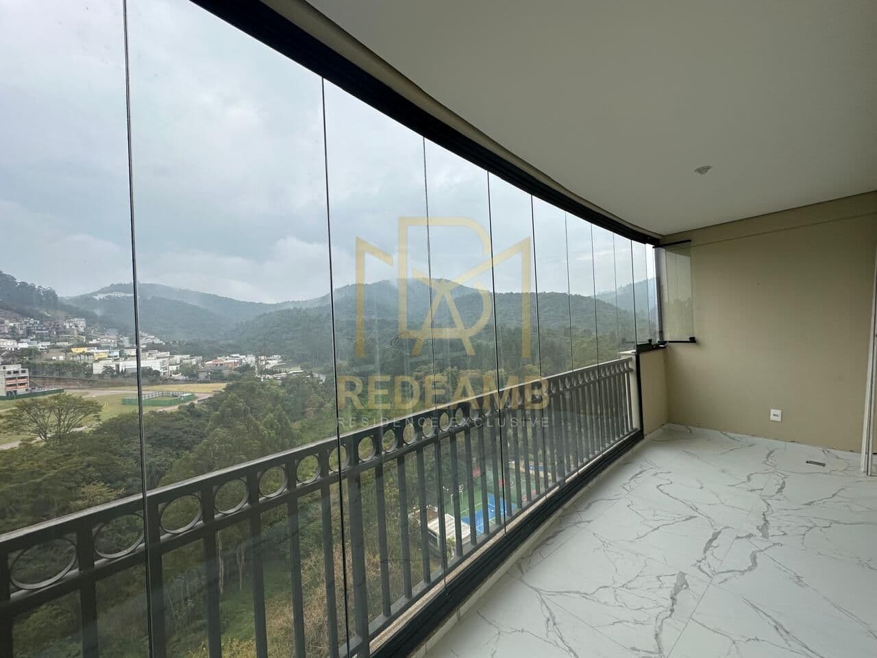 Residencial Parque Tamboré com 139m² e 2 Suítes Disponível para Locação