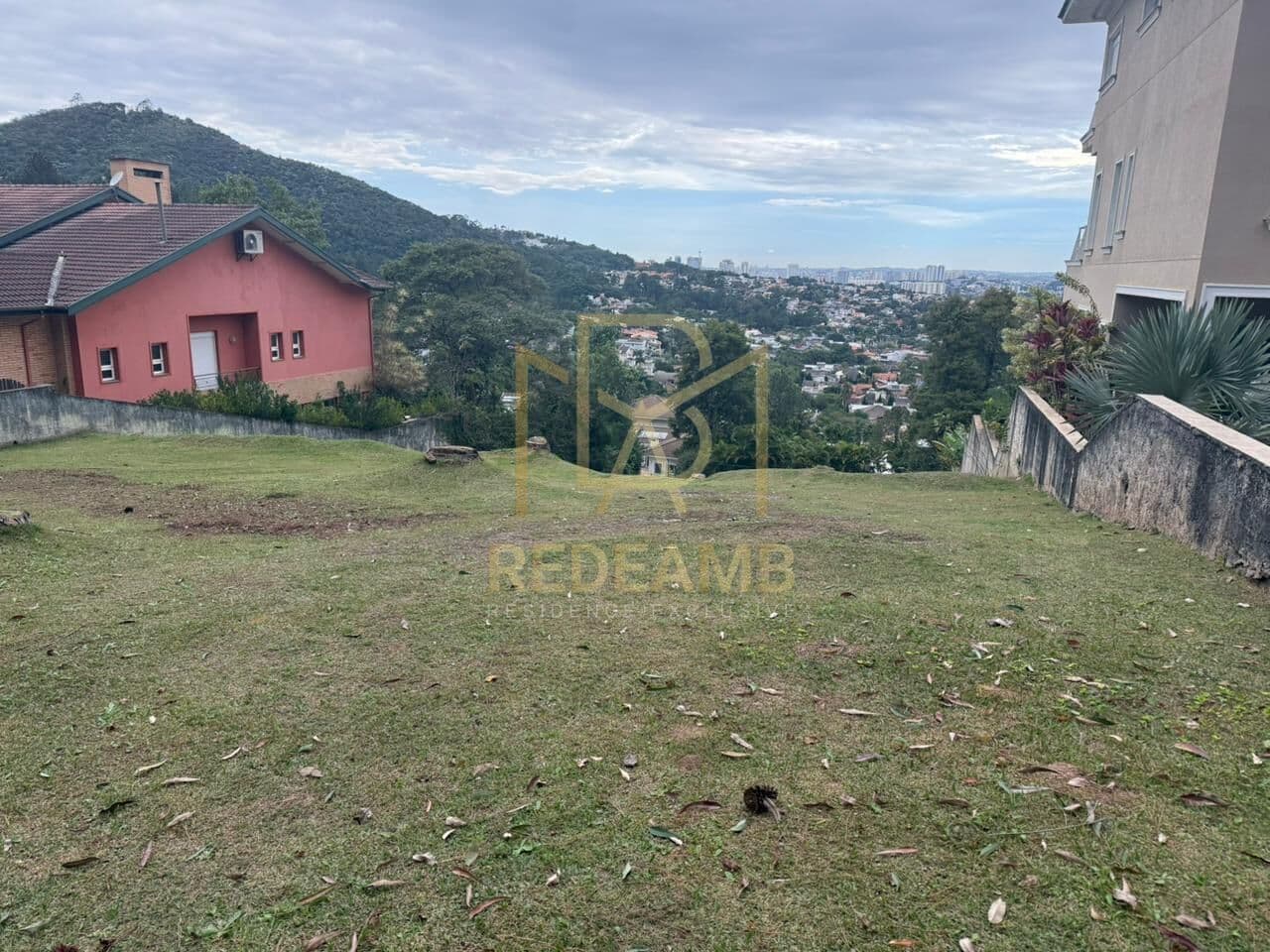 Terreno à Venda com 1.384m² no Residencial 10 – Alphaville