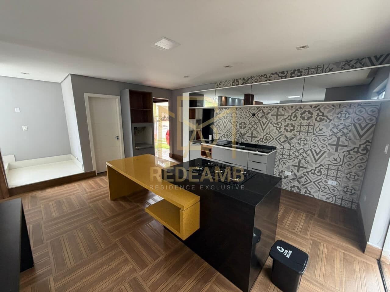 Casa Alto Padrão com 496m² de área total, 04 dormitórios, sendo 02 suítes no Condomínio Residencial Quintas do Ingaí - Santana de Parnaíba/SP