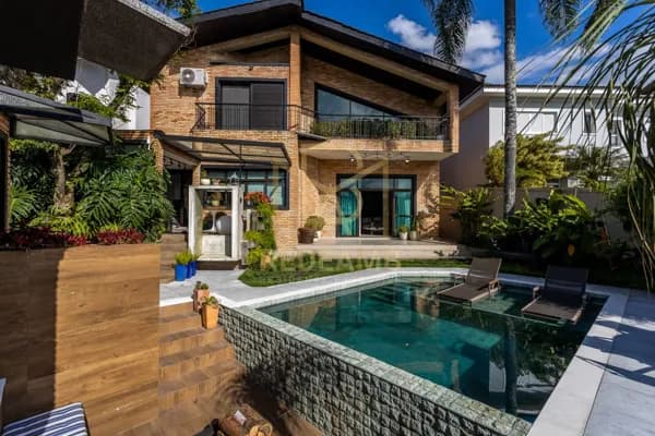 Disponível para Venda essa Casa Luxuosa de 500m², com Planejados no Residencial 11