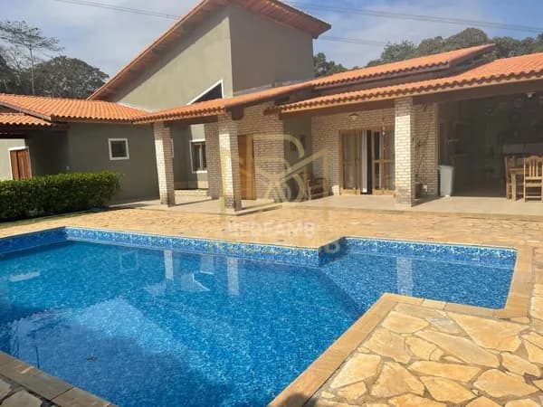 Linda Casa em Condominio Fechado Quinta da Mata com 4 Suites e 535m2 em Ibiúna