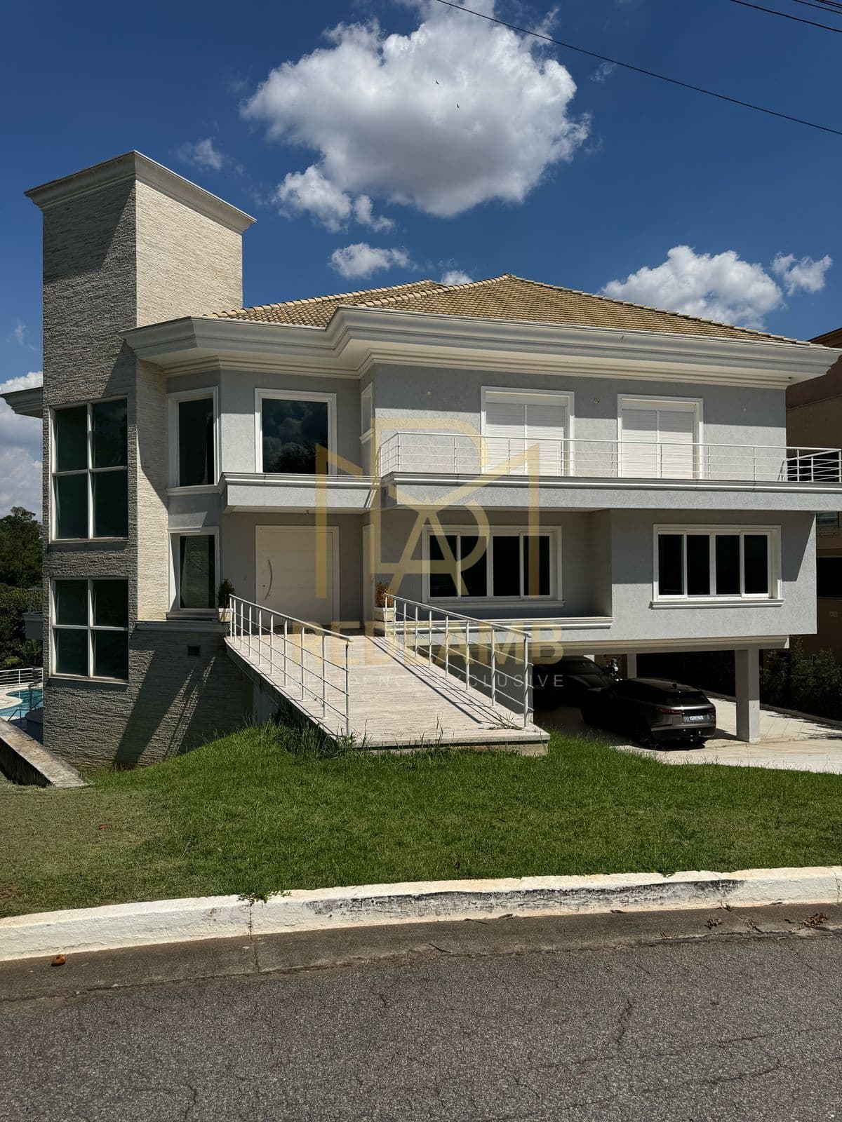 Casa de Alto Padrão para Locação Residencial Tamboré 2 com 1500m2 de área construída e 6 Suítes em Alphaville