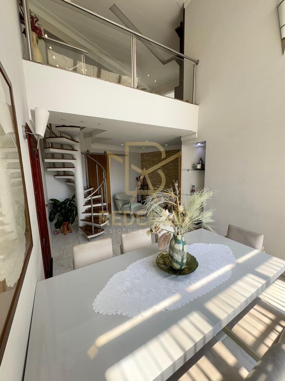 Cobertura Duplex à Venda de 240m, 3 dormitórios sendo 1 Suíte no Edifício Lotus em Alphaville