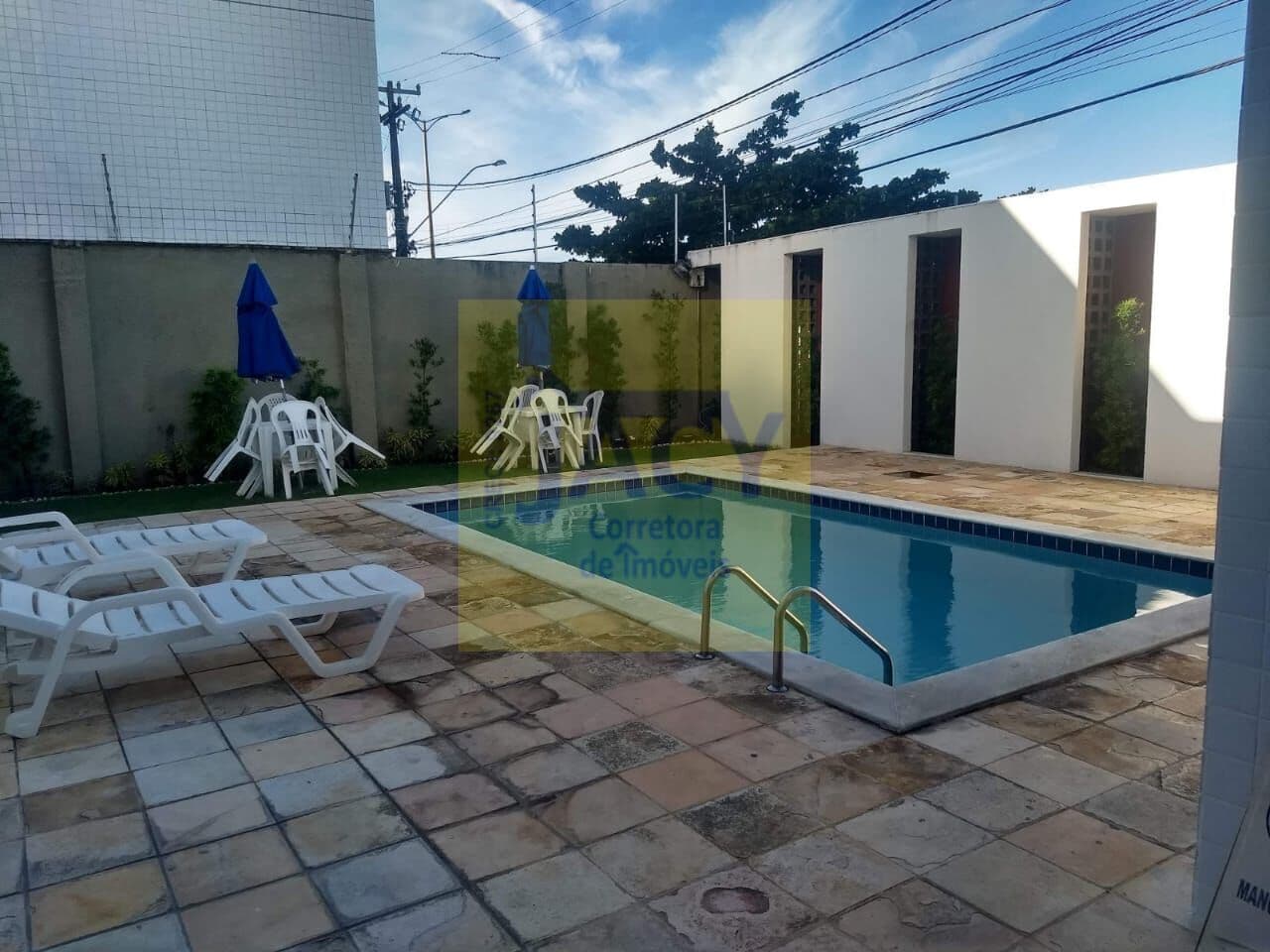 Apartamento em Olinda beira mar 4qtos 2sts, 2vgs piscina, slão festa,pt 24hrs