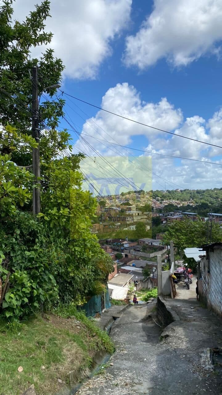 Casa em Passarinho Olinda, 2 qts, varanda, quintal, lajeada, são duas casas