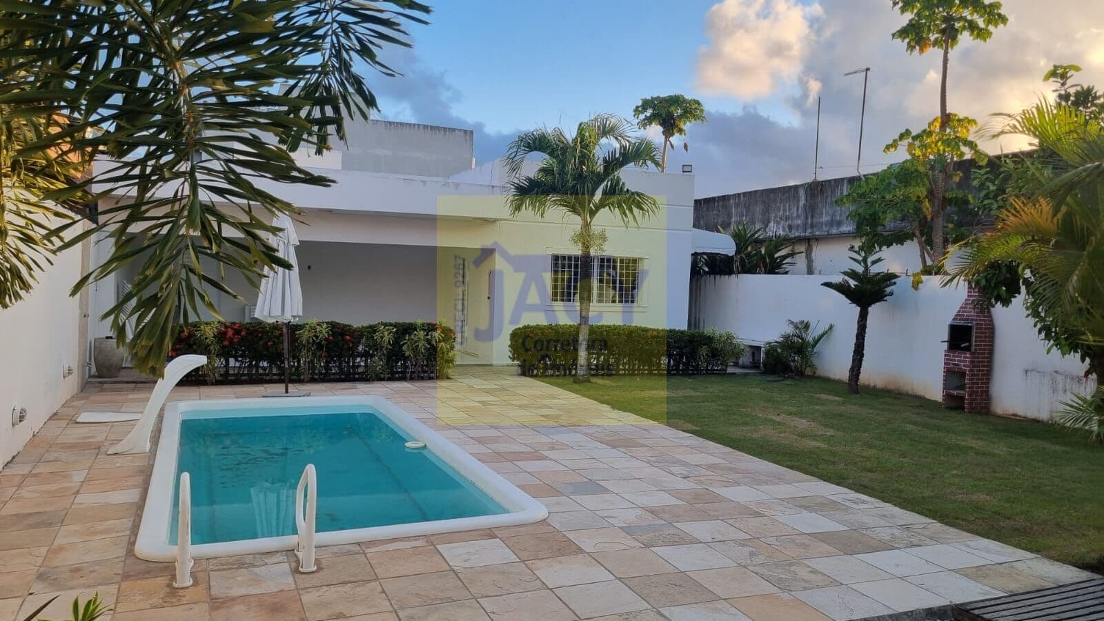 Casa Poucos Segundos do Mar, 3qts, 1st, Piscina, Wc Externo, Jd Inverno, Despensa, Churrasqueira, 6Vgs