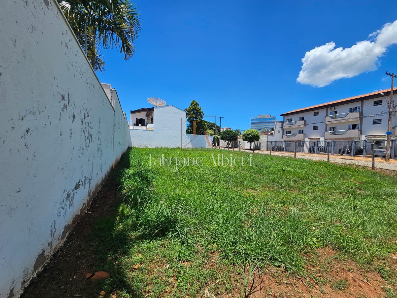 Terreno de esquina no jardim Glória em Americana/SP