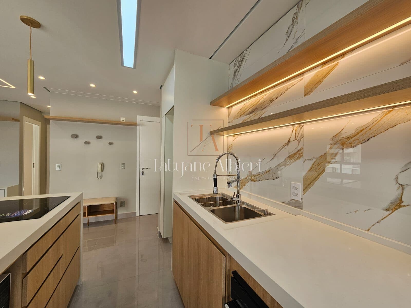 Apartamento com 02 dormitórios, vista para Av Brasil em Americana