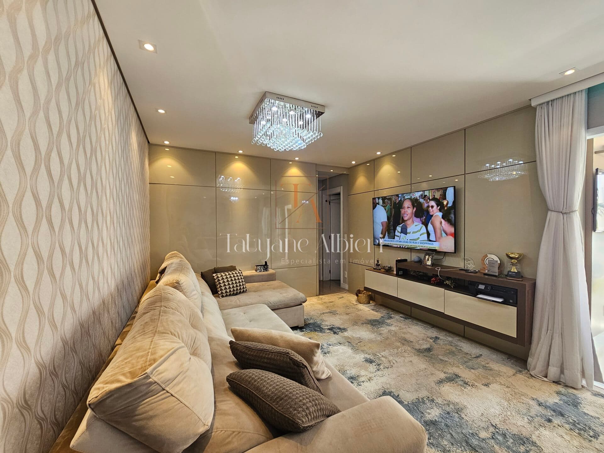 Apartamento na Av Brasil com 03 suítes