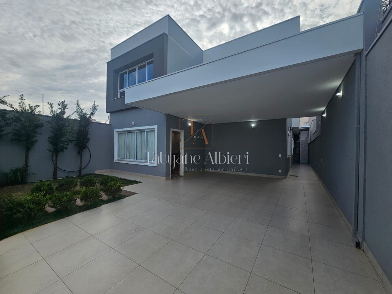 Casa impecável no Dona Regina