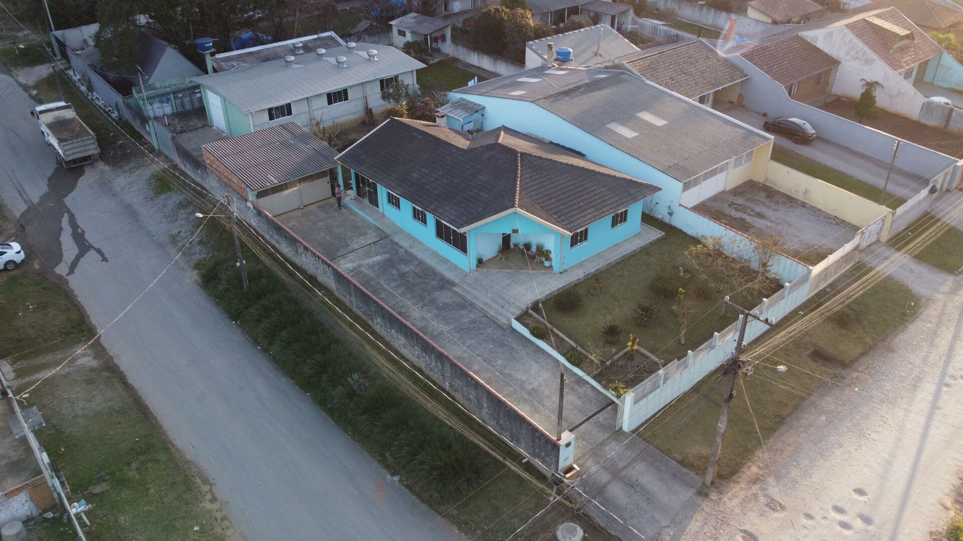 Casa e Barracão em Colombo
